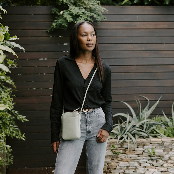 Balvaro Elite Leather Phone Pouch