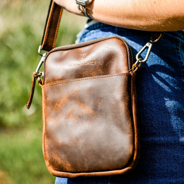 Vintage Minimilist Shoulder Pouch