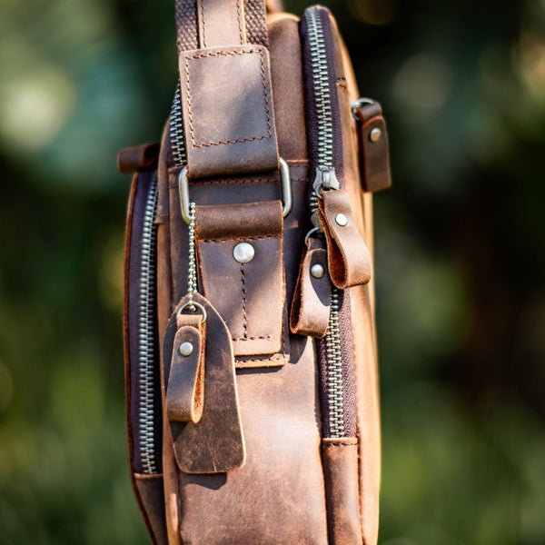 Balvaro Leather Messenger Bag