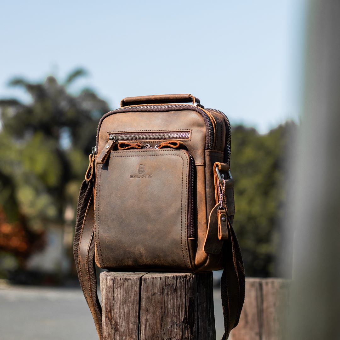 Balvaro Leather Messenger Bag