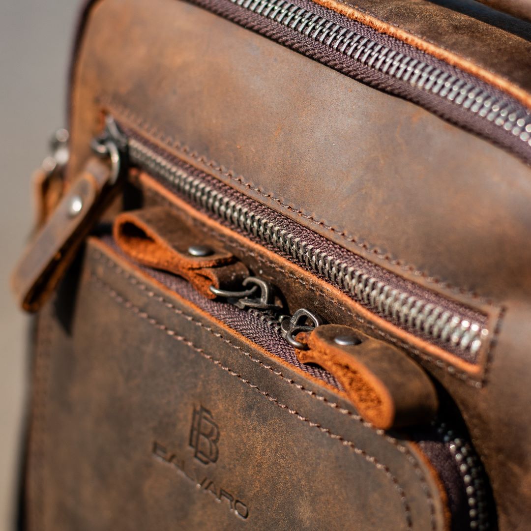 Balvaro Leather Messenger Bag